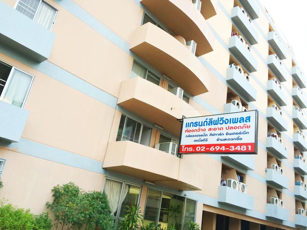 Grand Living Place Bangkok Buitenkant foto